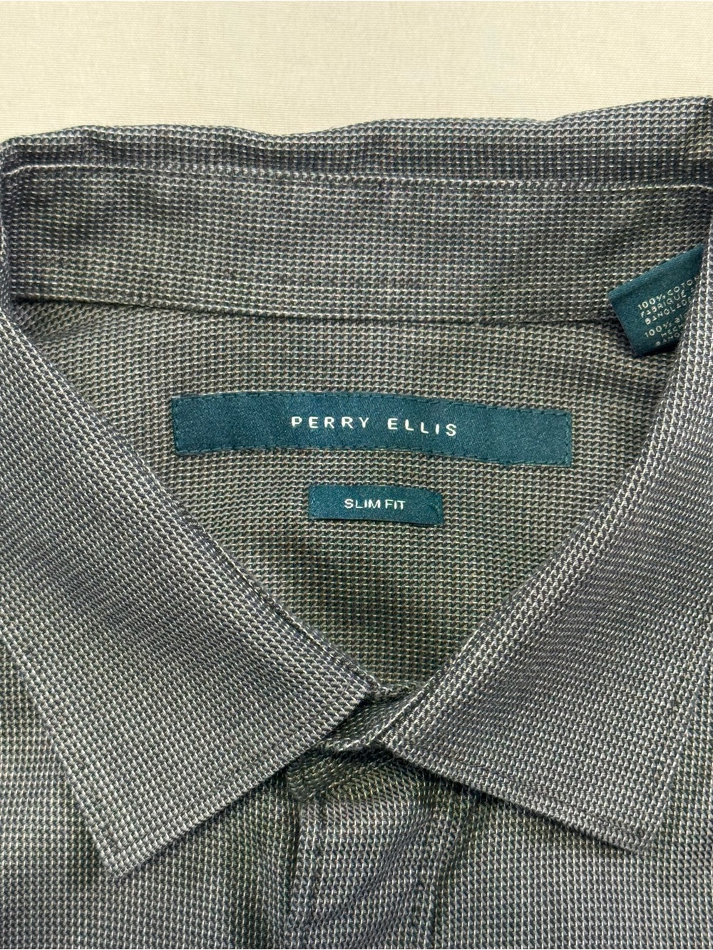 Perry Ellis Men's Short Sleeve Button-Down Shirt in Charcoal Gray - Picture 8 of 9